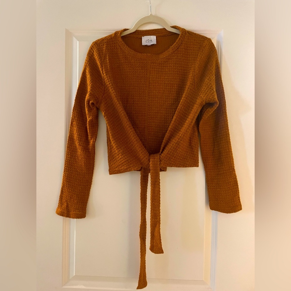 J.O.A. NWOT Women's Rust Colored Tie Front Long-Sleeved Sweater Size Small‎